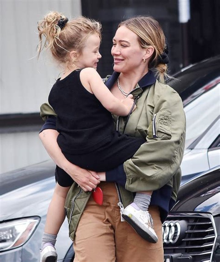 Hilary Duff’s Daughters Twin In Matching Dress In Adorable New Photos – Hollywood Life