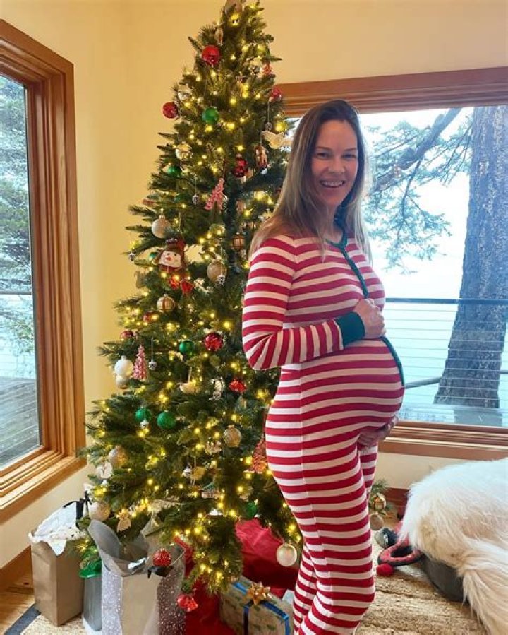 Hilary Swank Shows Off Baby Bump In Pajamas Near Christmas Tree: Photo – Hollywood Life