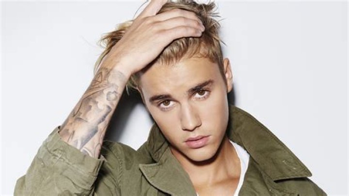Canada Day 2016: Justin Bieber, Justin Trudeau & More Hunky Canadians