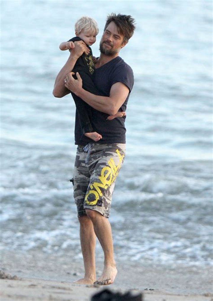 Sexiest DILFs In Hollywood – Hollywood Life