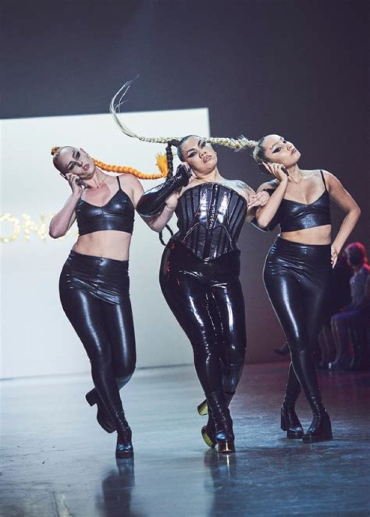 Paris Jackson & More – Hollywood Life