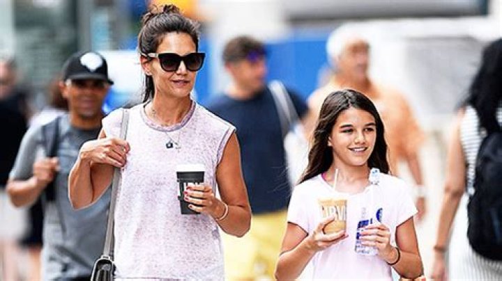 Katie Holmes Reveals How She & Daughter Suri Have Been Getting ‘Creative’ In Quarantine