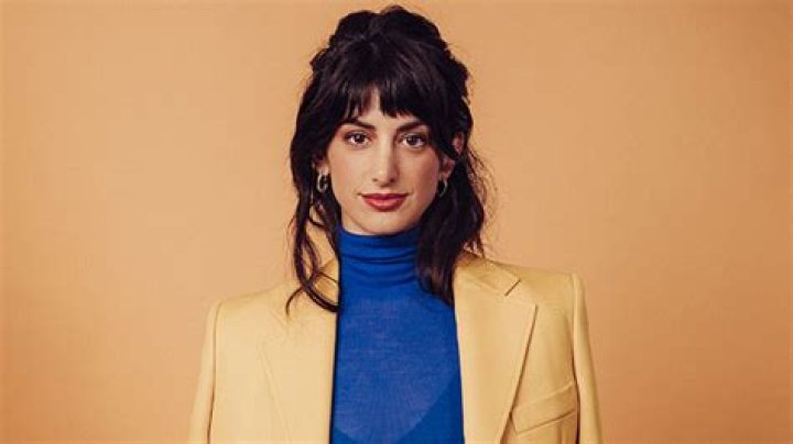 ‘I Love That For You’ Star Talks Finale & Joanna’s Cancer Secret – Hollywood Life