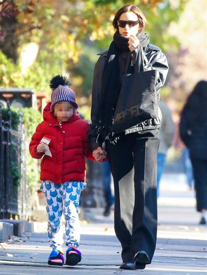 Irina Shayk Holds Hands With Daughter Lea, 5, Amid Bradley Cooper Reconciliation Rumors