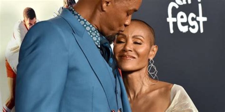 Jada Pinkett Smith Glows In Gold While Snuggling Hubby Will Smith At Critics’ Choice Awards