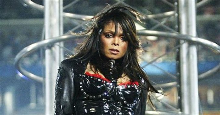 Janet Jackson Talks Super Bowl Scandal In New Documentary Trailer – Hollywood Life