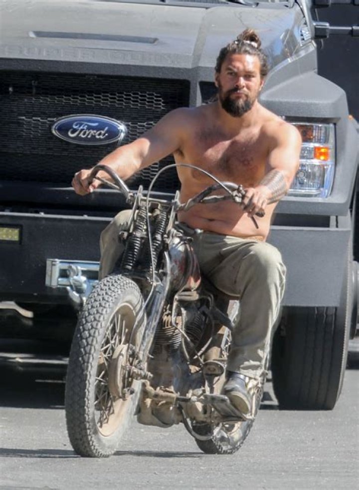 Jason Momoa Goes For Shirtless Motorcycle Ride In Malibu: Photos – Hollywood Life
