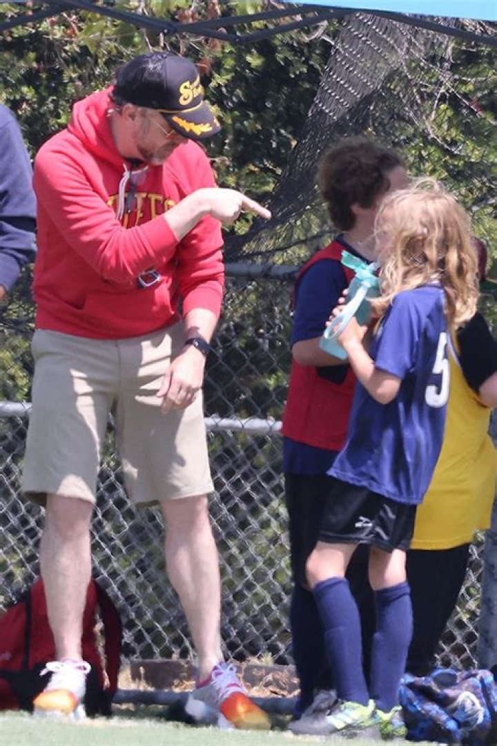 Jason Sudeikis Bonds With Kids Otis & Daisy At Soccer Game: Photos – Hollywood Life