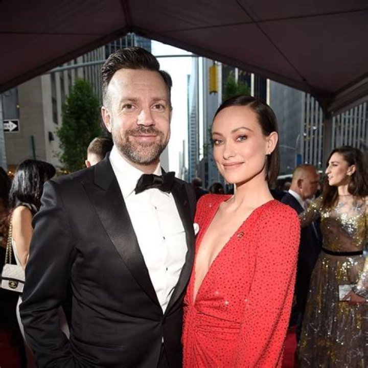 Jason Sudeikis’ 1st Photos After Olivia Wilde Served Custody Papers – Hollywood Life