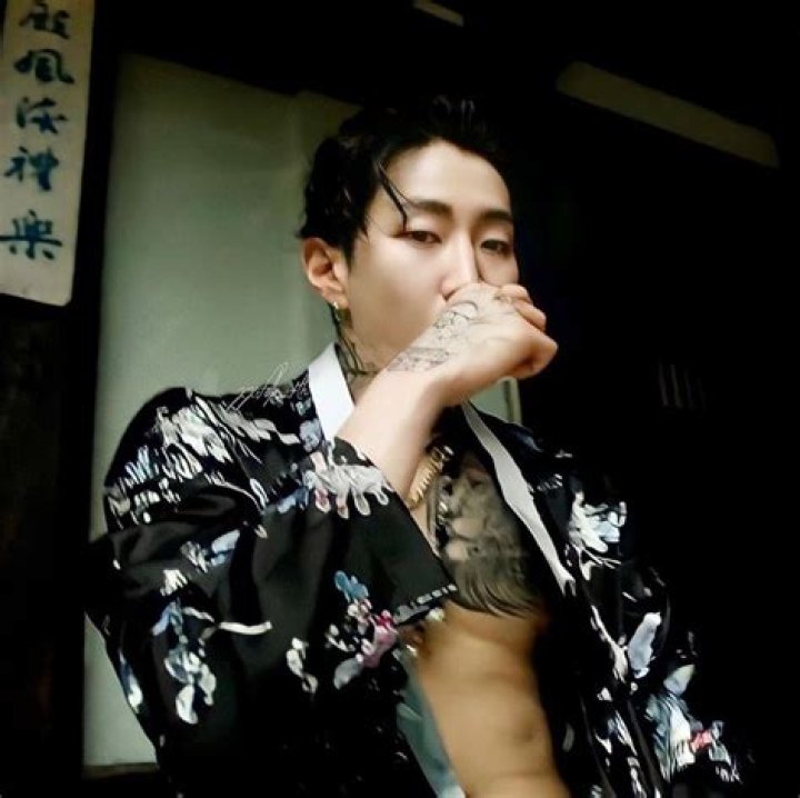 Photos Of The Singer/Rapper – Hollywood Life