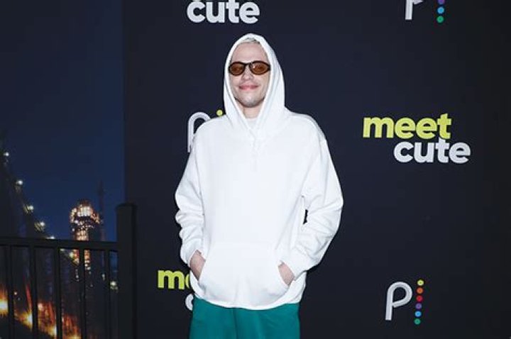 ‘Like 9 Inches’ – Hollywood Life