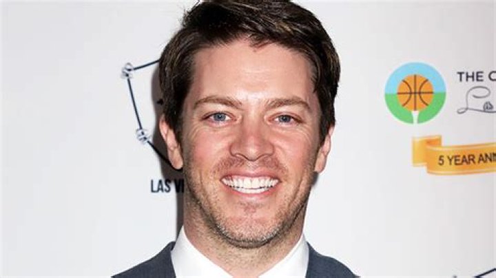 ‘Property Brothers’ Sibling Weds – Hollywood Life