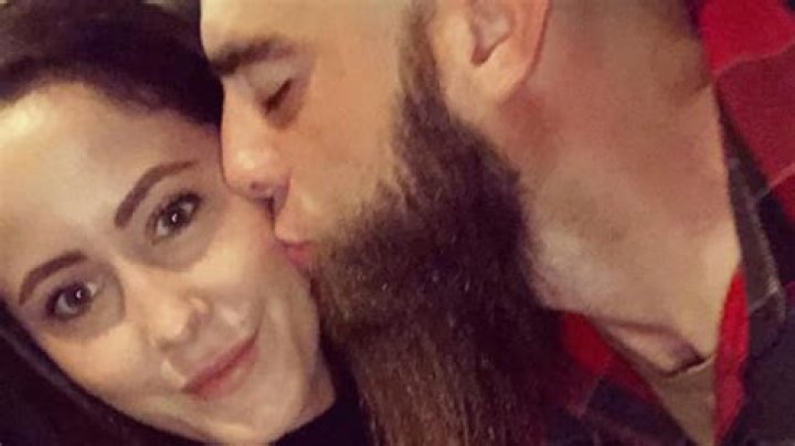 Fans Think David Eason Broke Her Jaw – Hollywood Life