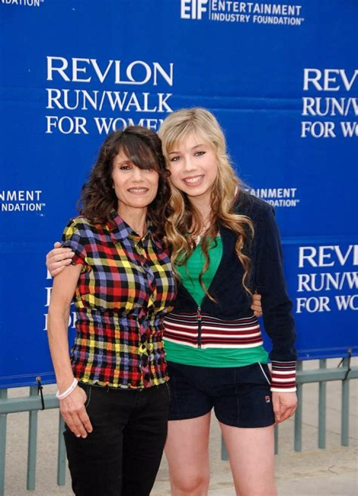 Jennette McCurdy’s Mom Dies: Bella Thorne & More Tweet Support