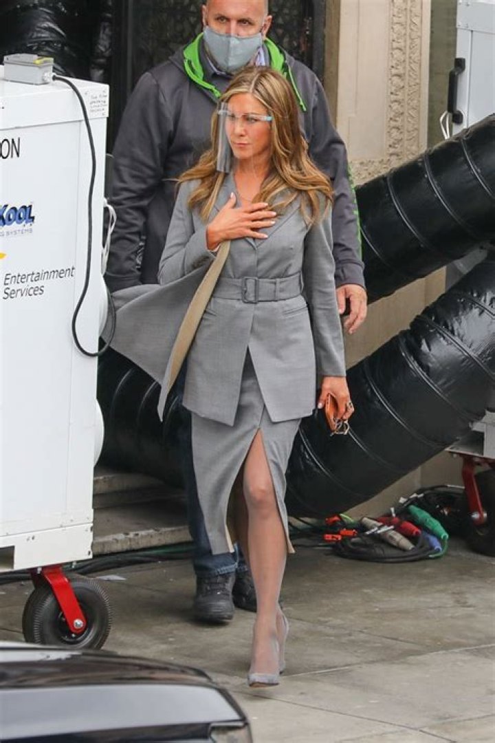 Jennifer Aniston’s Grey Power Suit On ‘The Morning Show’ Set: Pics – Hollywood Life