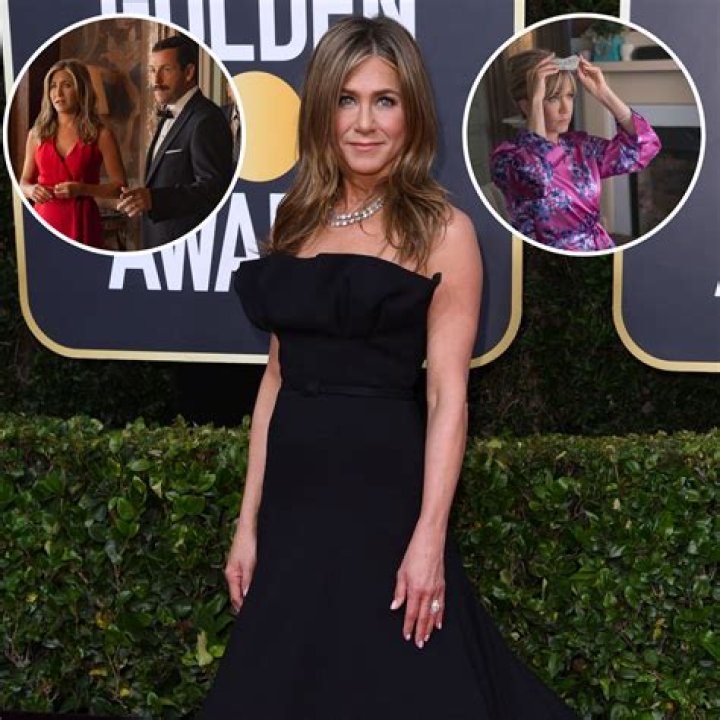 Jennifer Aniston Pregnant: ‘Bump’ Sparks Rumors After Brangelina Wedding