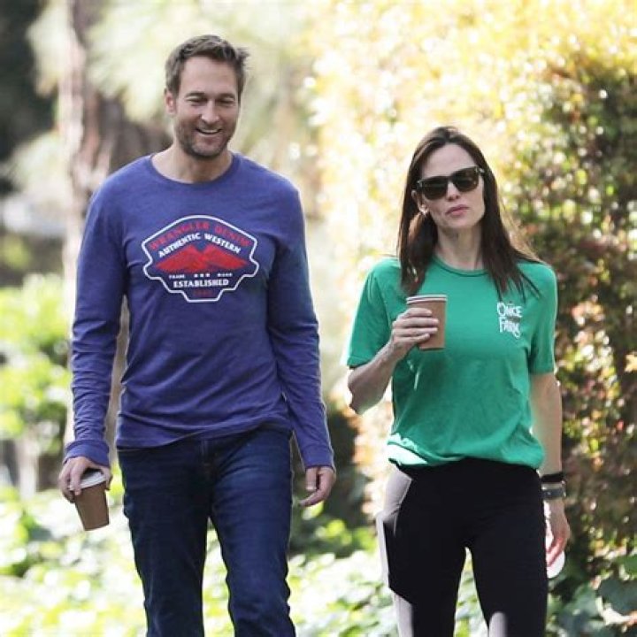 Jennifer Garner & BF John Miller Go For Run Together: Photos – Hollywood Life