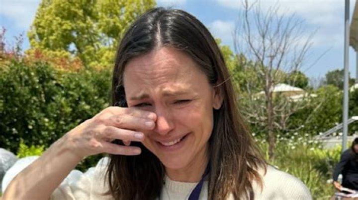 Jennifer Garner Can’t Stop Crying Over Daughter Violet’s High School Graduation