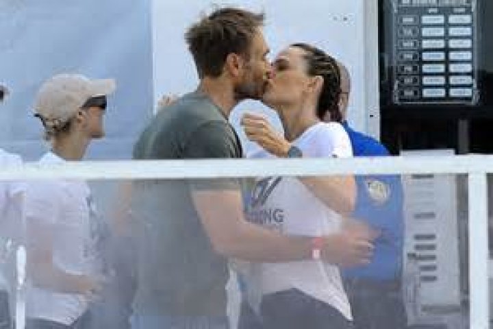 Jennifer Garner Kisses New BF John Miller As They’re Seen Snuggling On Romantic Date — Pics