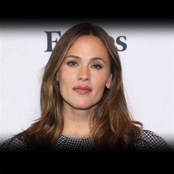 Jennifer Garner Called This Styling Cream a ‘Secret Weapon’ for Strong & Shiny Hair