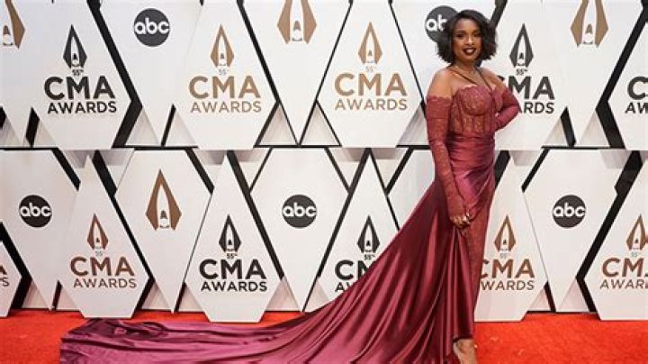 Stuns In Lace Jumpsuit – Hollywood Life