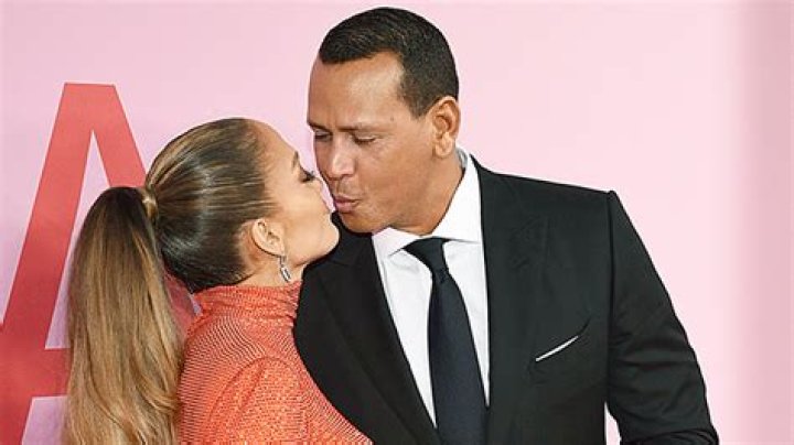 Jennifer Lopez & Alex Rodriguez Passionately Kiss As They Ring In The New Year With Their Kids — Watch
