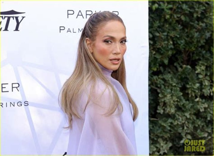 Jennifer Lopez Steals Ariana Grande High Ponytail Hairstyle — Beauty Battle – Hollywood Life
