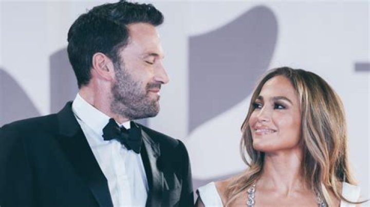 Jennifer Lopez & Ben Affleck Sing Together At Their Christmas Party – Hollywood Life