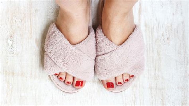 Jennifer Lopez’s Fuzzy Platform Slides Similar: Shop – Hollywood Life