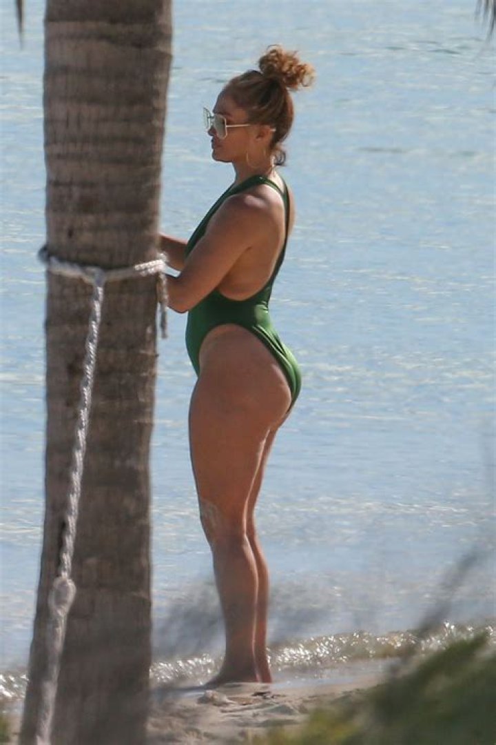 Jennifer Lopez Looks Incredible In Emerald Swimsuit While On The Beach With A-Rod — Pics
