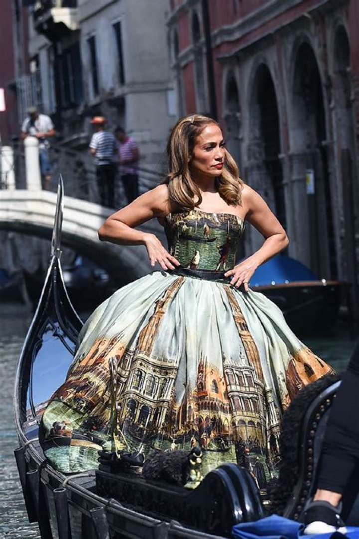 Jennifer Lopez Wears Strapless D&G Dress For Gondola Shoot: Photos – Hollywood Life