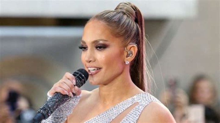 Jennifer Lopez Super Bowl 2020 Halftime Show Deal Nearly Done – ‘It’s Her Dream’
