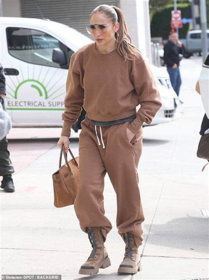 JLo Just Proved That This Lounge Look Will Always Be On Trend