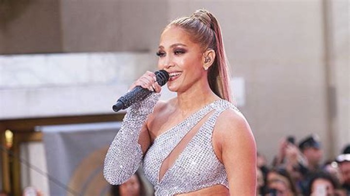 Jennifer Lopez Heats Up The ‘Today Show’ Stage With Sexy Performance Of New Song ‘Medicine’