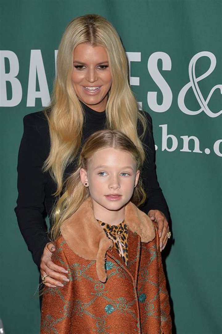 Jessica Simpson’s Daughter Maxwell, 11, Looks Just Like Mom as They Twin in Matching Jackets