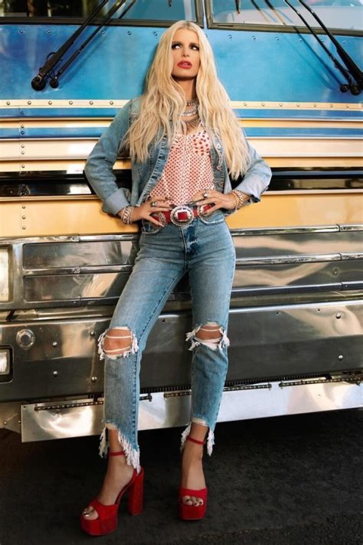 Jessica Simpson’s Book Tour Press Looks — Pics