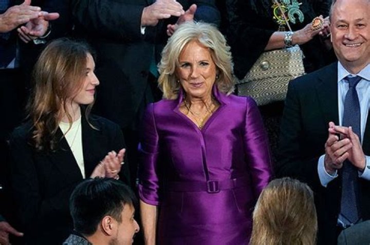 See The First Lady’s Dress – Hollywood Life