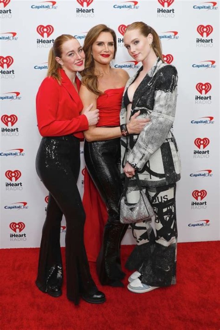 Jingle Ball New York 2022: Photos – Hollywood Life