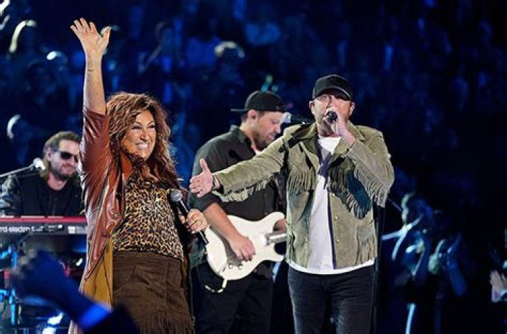Jo Dee Messina Attends CMA Awards 2022, Performs With Cole Swindell – Hollywood Life