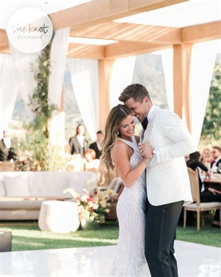 JoJo Fletcher & Jordan Rodgers Reveal Wedding ‘Aesthetic’ ‘Stayed Consistent’ Over 6 Yr. Engagement