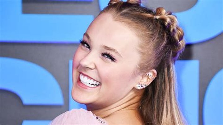 JoJo Siwa Dating TikTok Star Avery Cyrus – Hollywood Life