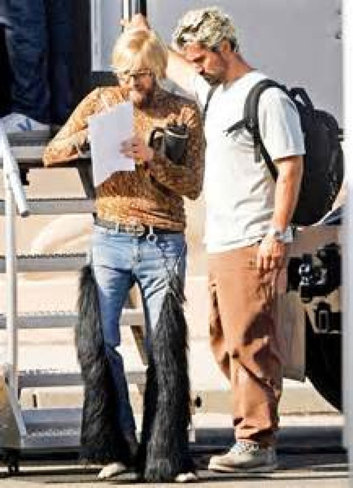 Shows Off Long Hair & Weight Loss – Hollywood Life