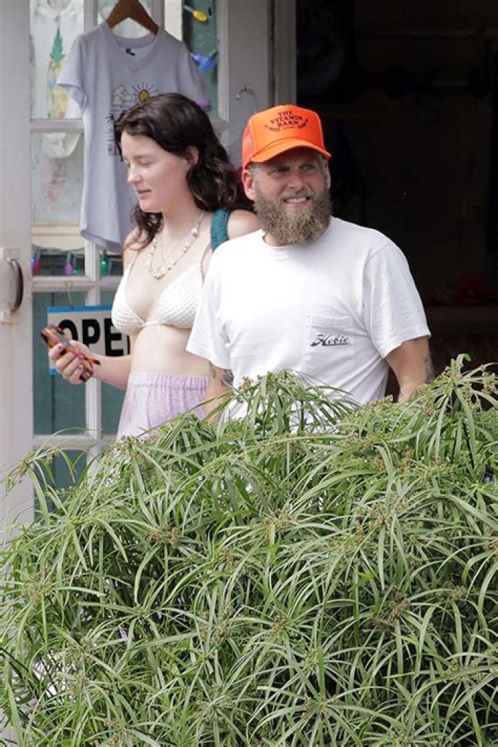 Jonah Hill’s Girlfriend Wears Diamond Ring, Sparks Engagement Speculation – Hollywood Life