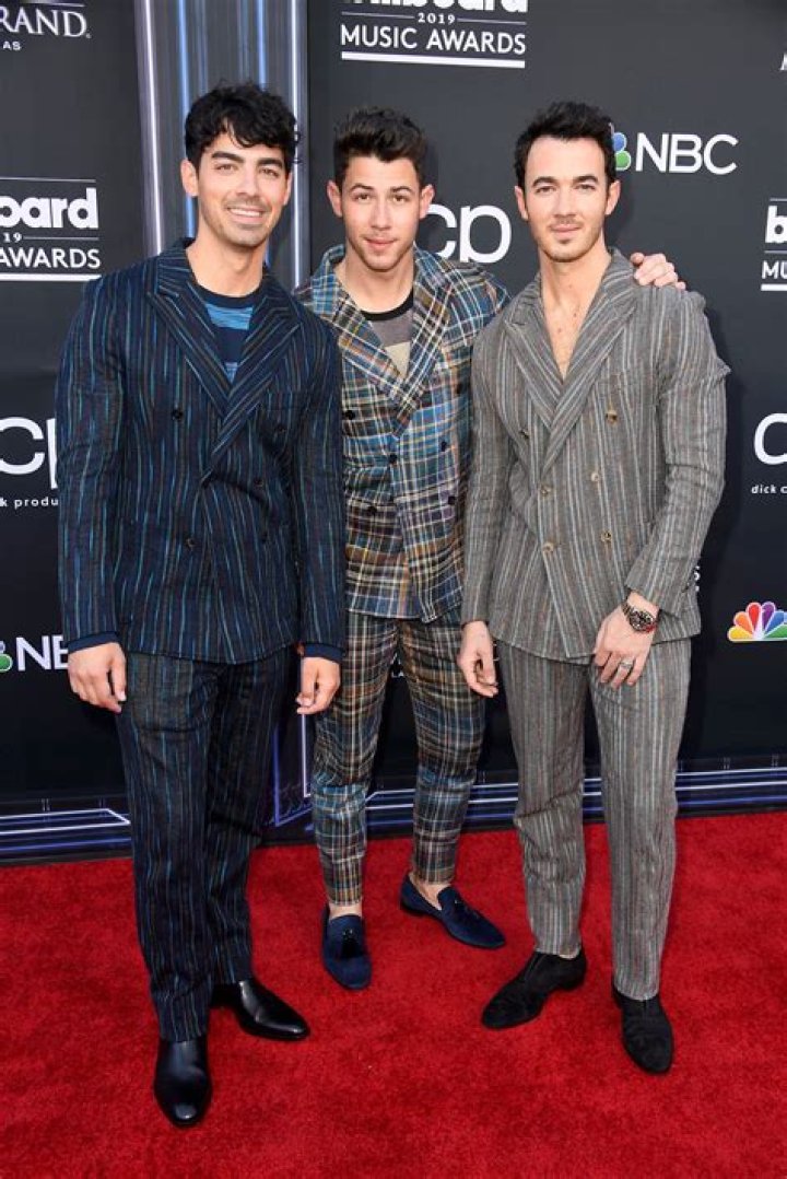 Jonas Brothers Perform Epic Mashup Of ‘Sucker,’ ‘Jealous’ & ‘Cake By The Ocean’ At The 2019 BBMAs