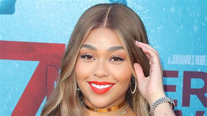 Jordyn Woods Sizzles In Peach Bikini In Pool – Hollywood Life