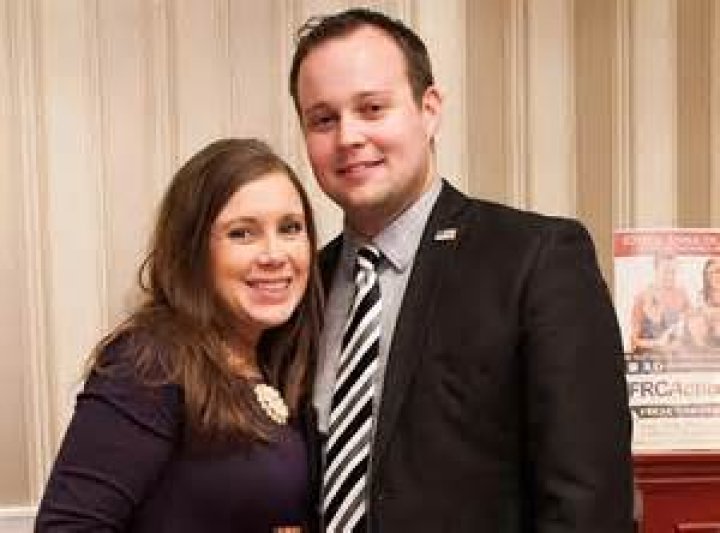 Josh Duggar Holds Hands With Pregnant Wife Anna After Failing To Dismiss Child Porn Case
