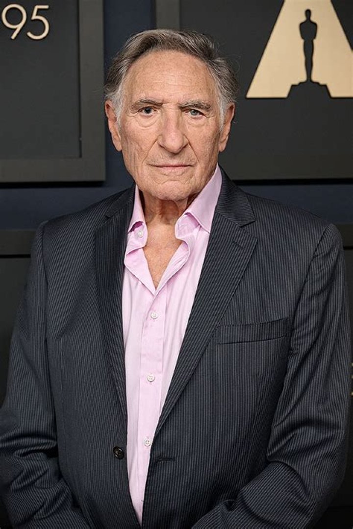 Meet His Wife, Kathryn, & Two Exes – Hollywood Life