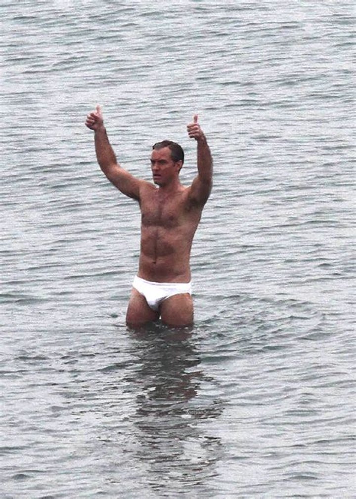 Jude Law’s Speedo While Filming ‘The New Pope’ — Pics – Hollywood Life