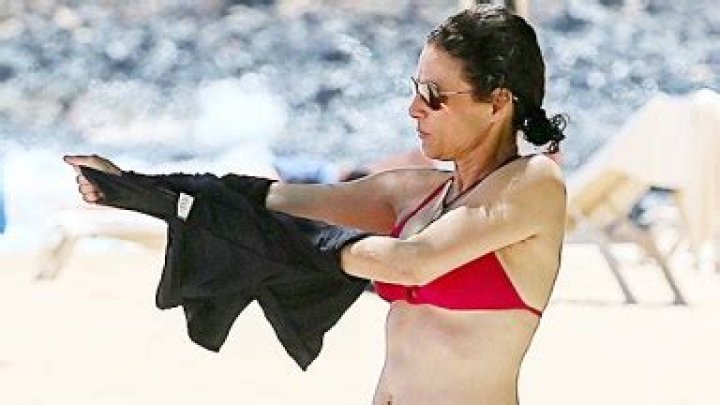 Julia Louis-Dreyfus Red Bikini Slays The Beach In Hawaii – Hollywood Life