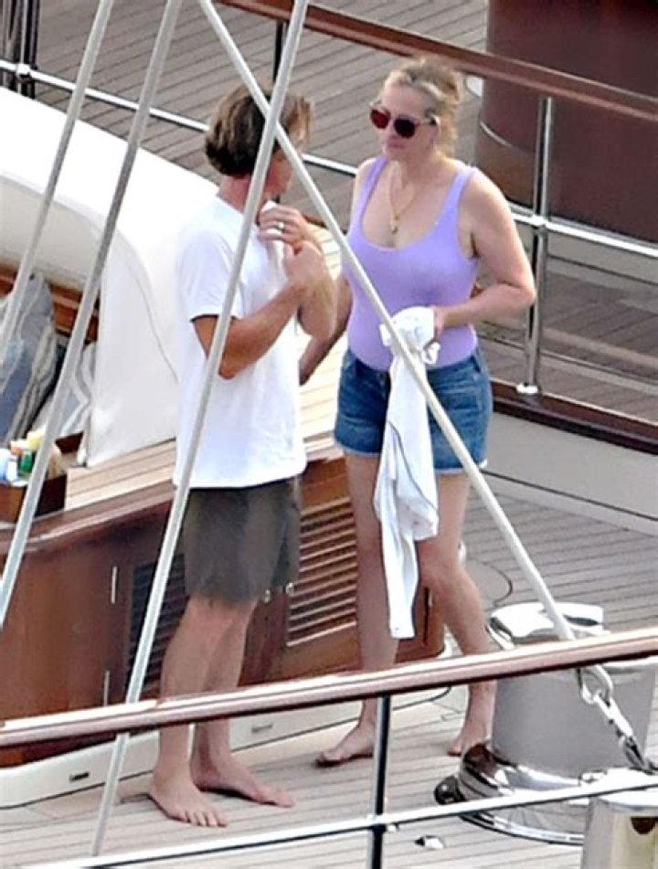 Julia Roberts, 53, Stuns In Purple Swimsuit & Jean Shorts Aboard Luxury Yacht With Husband — Photo